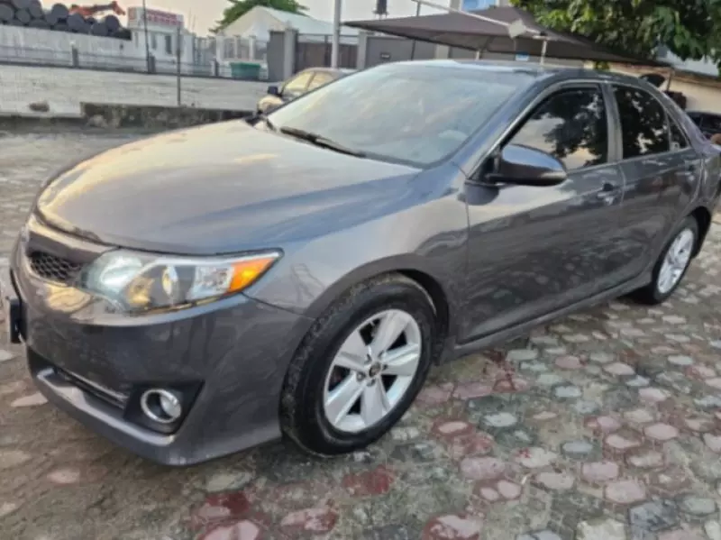 Toyota Camry   - 2012