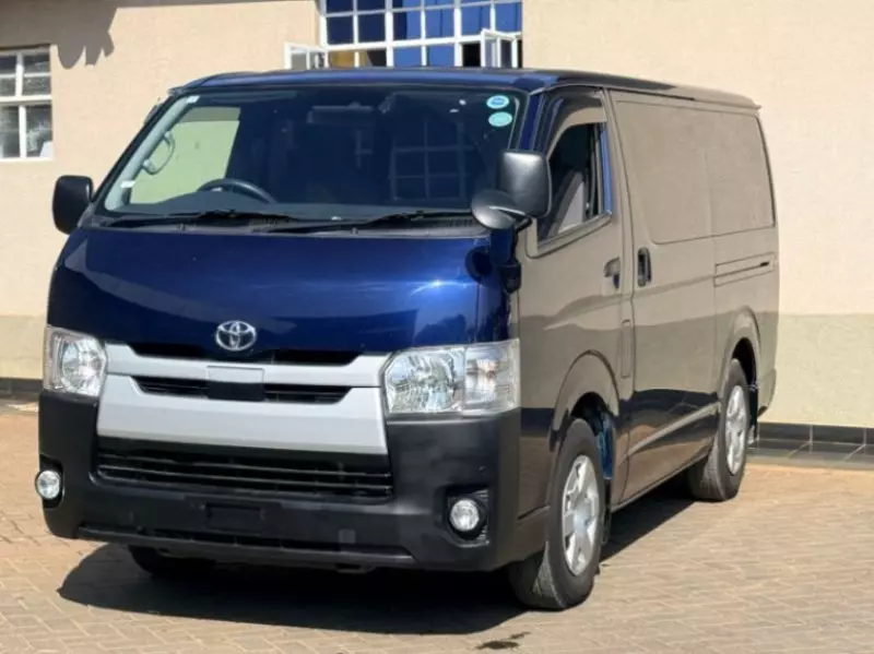 Toyota Regiusace   - 2018