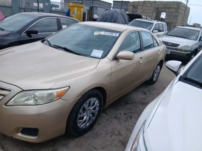 Toyota Camry   - 2011