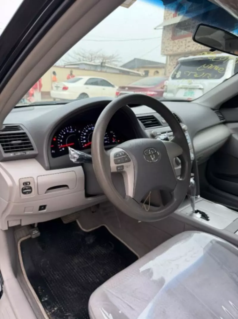 Toyota Camry   - 2011