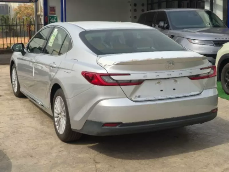 Toyota Camry   - 2025