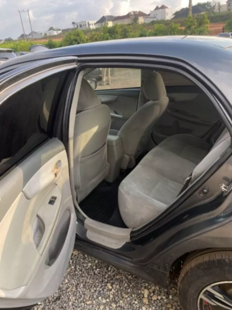 TOYOTA Corolla   - 2010