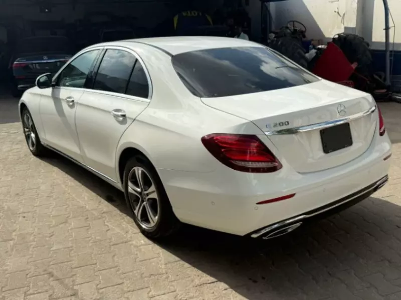 Mercedes-Benz E200   - 2018