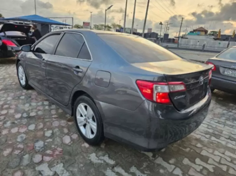 Toyota Camry   - 2012