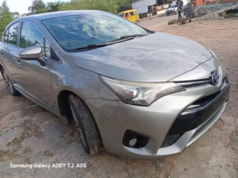 Toyota Avensis   - 2015