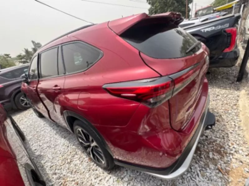Toyota Highlander   - 2022