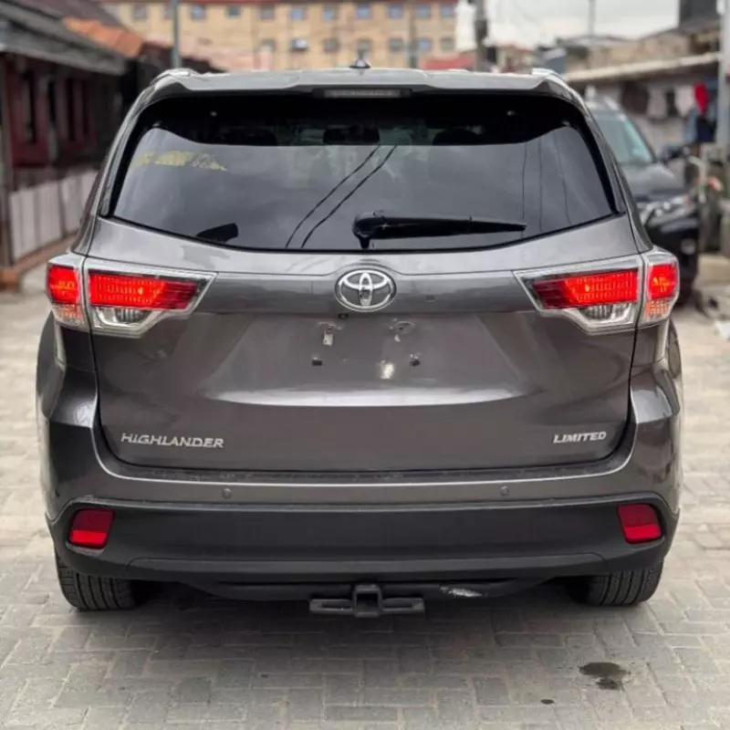 Toyota Highlander   - 2016