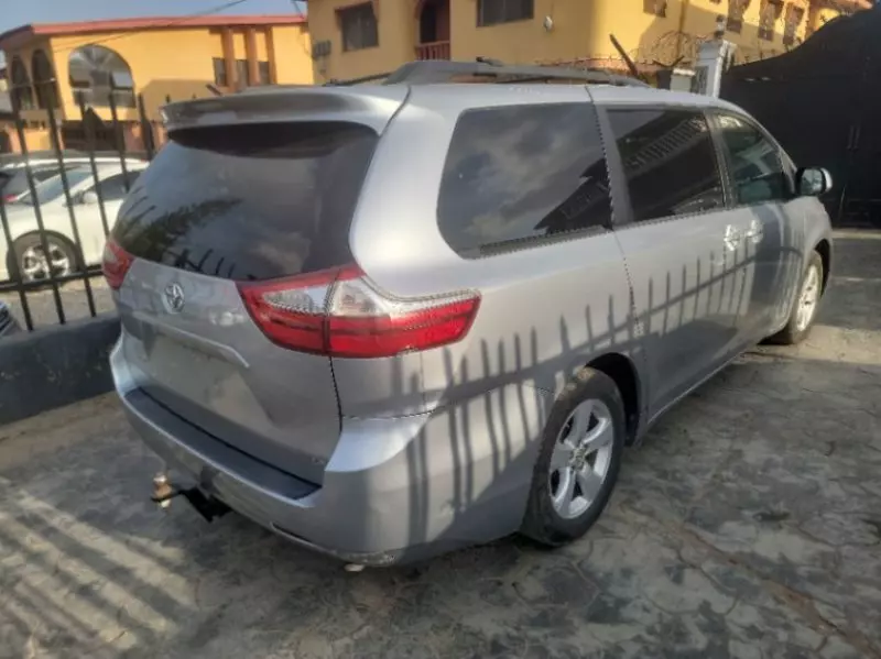 Toyota Sienna   - 2015