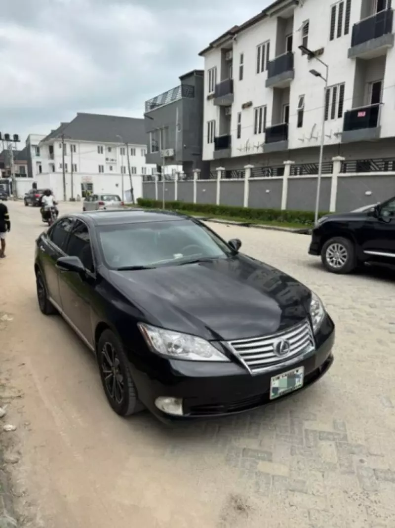 Lexus ES   - 2010