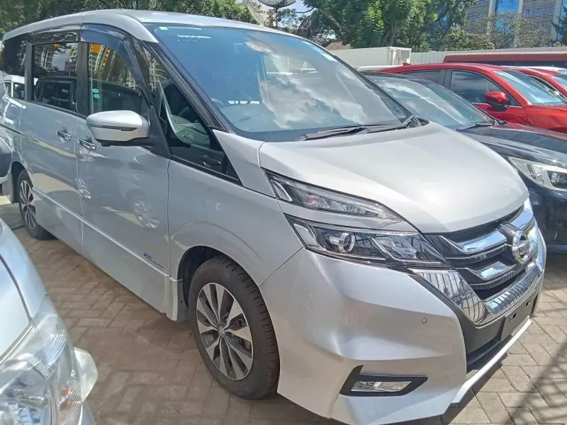 Nissan Serena   - 2018