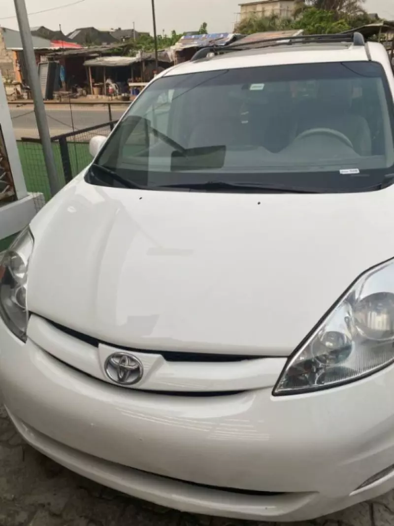 Toyota Sienna   - 2009