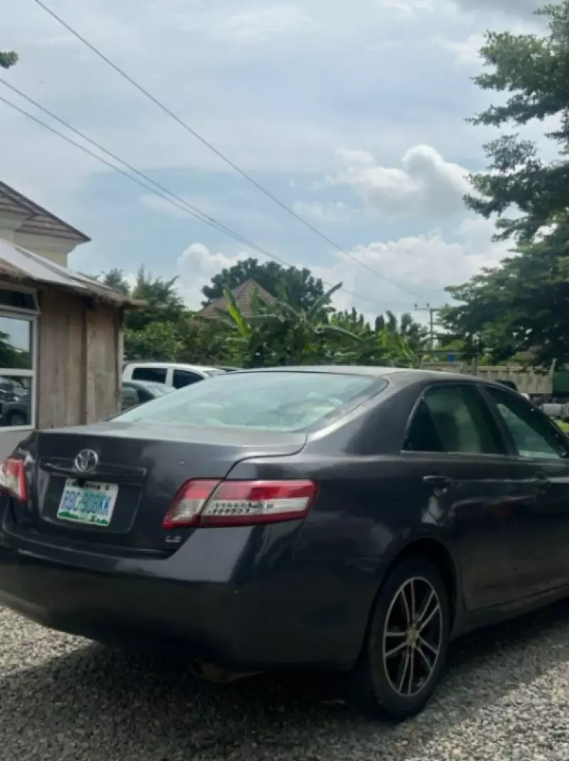 TOYOTA Camry - 2009