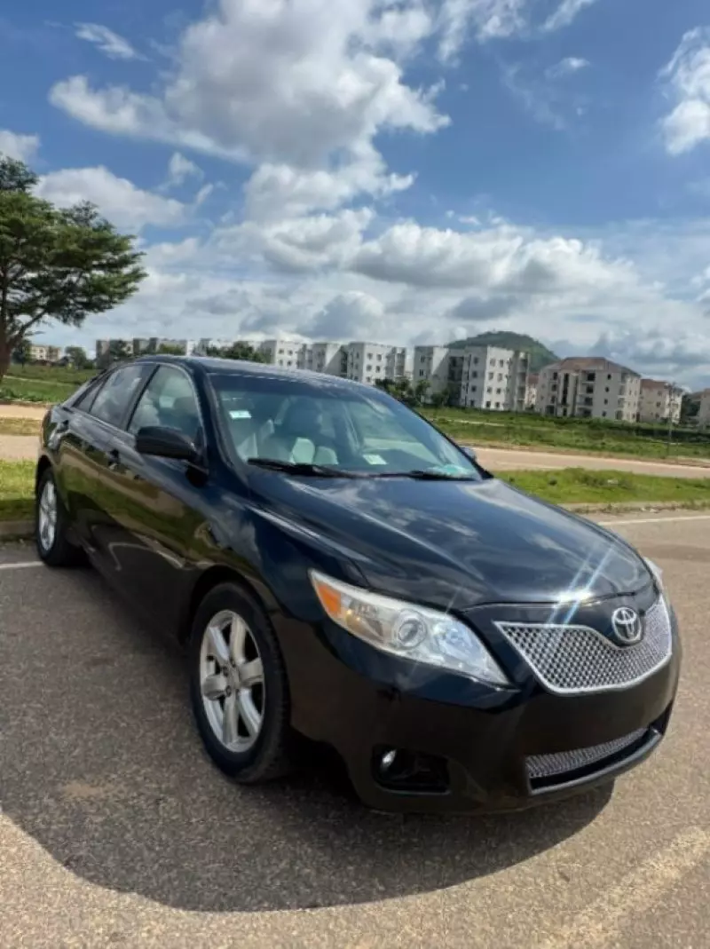 TOYOTA Camry   - 2010