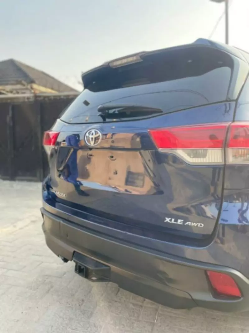 Toyota Highlander   - 2015