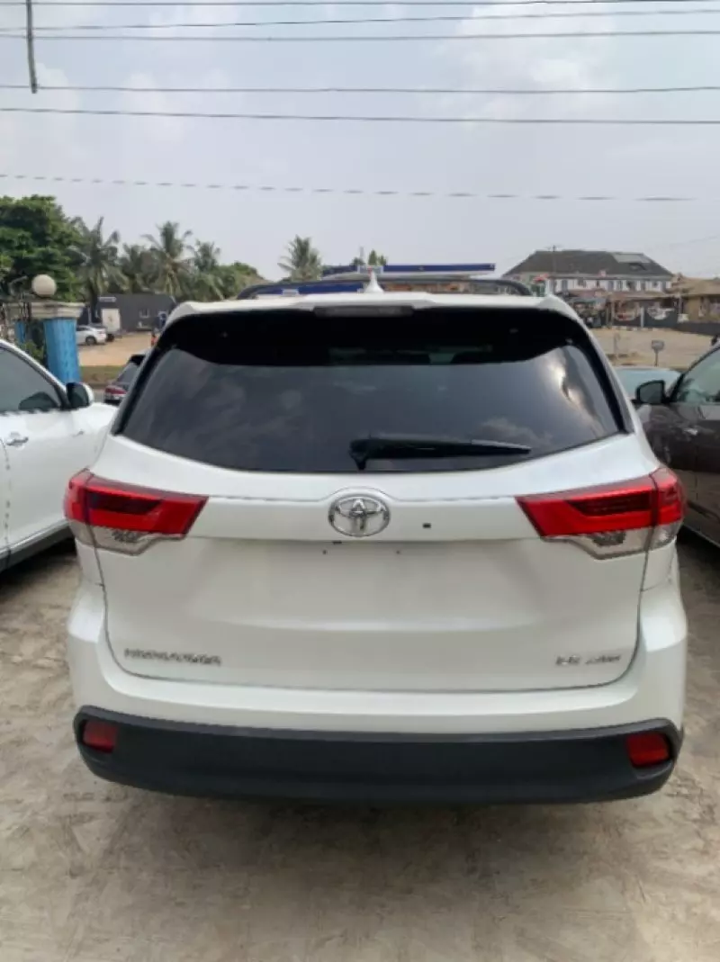 Toyota Highlander   - 2015