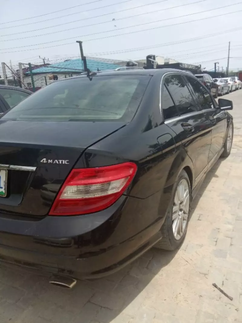 Mercedes-Benz C-Class   - 2009