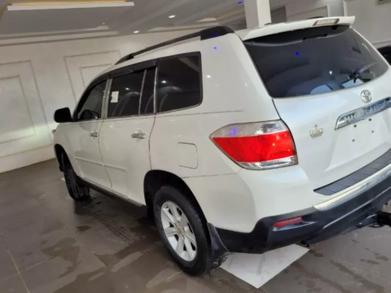 Toyota Highlander   - 2012