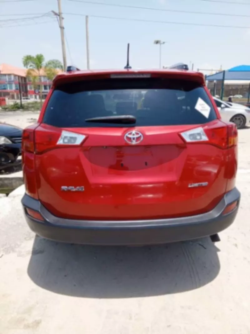 TOYOTA RAV4 - 2015
