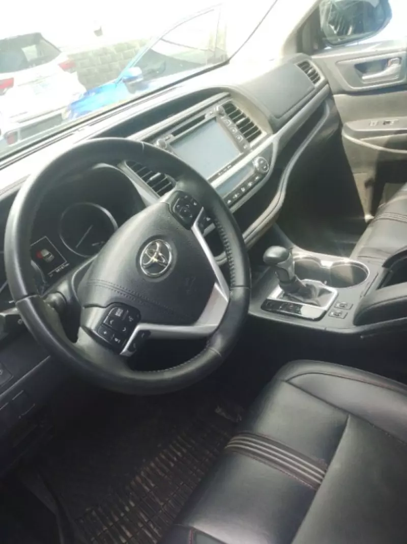 Toyota Avalon   - 2016