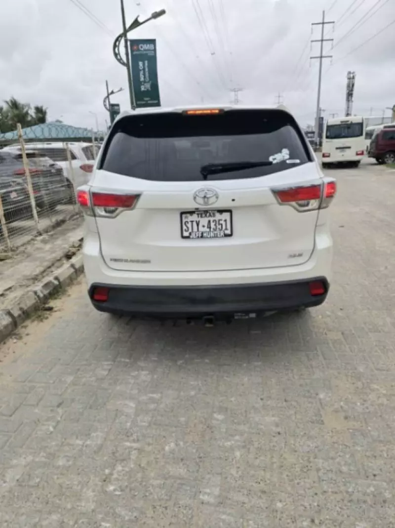 Toyota Highlander   - 2016