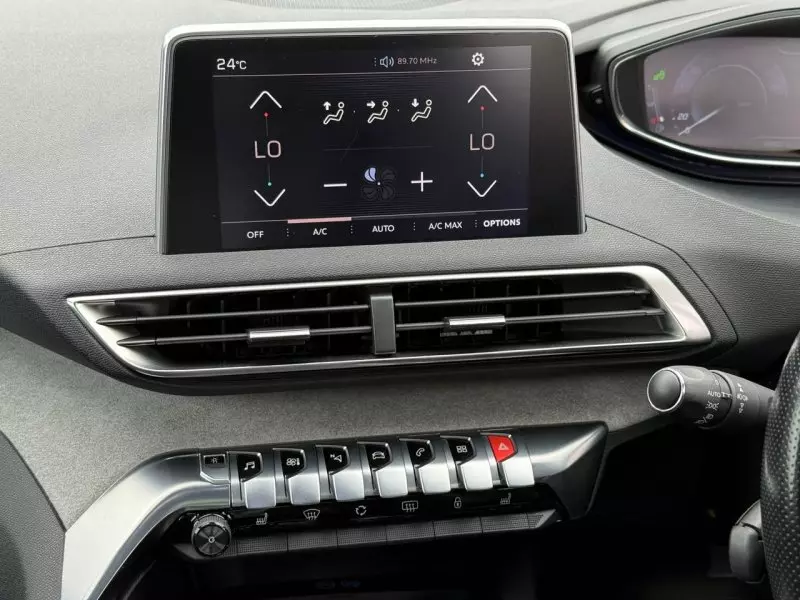 Peugeot 3008   - 2018