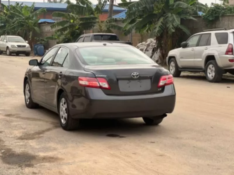 Toyota Camry   - 2010