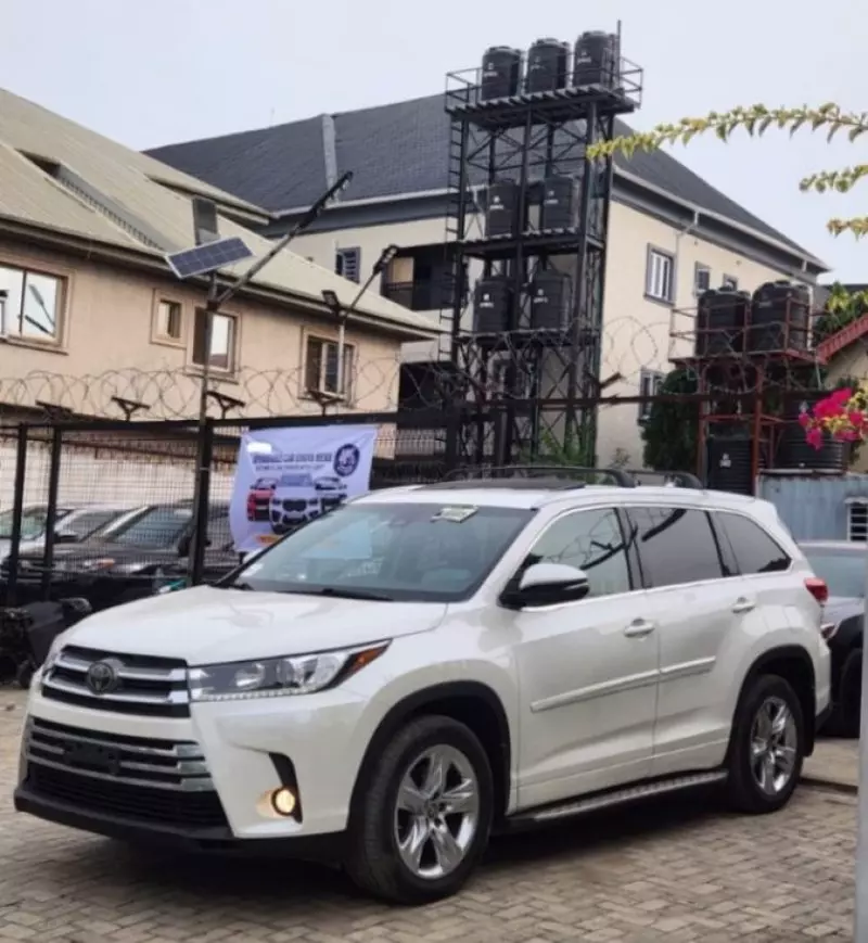 Toyota Highlander   - 2017