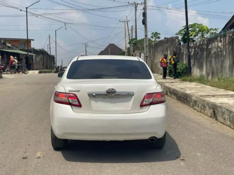 Toyota Camry   - 2011