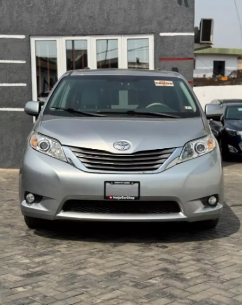 Toyota Sienna   - 2012