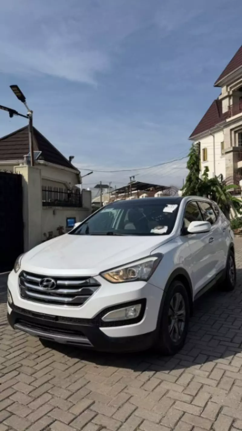 Hyundai Santa Fe   - 2013