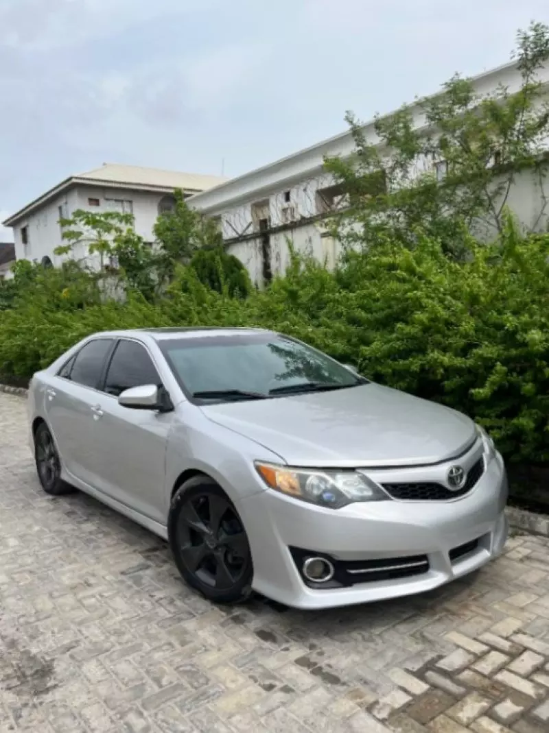Toyota Camry - 2012