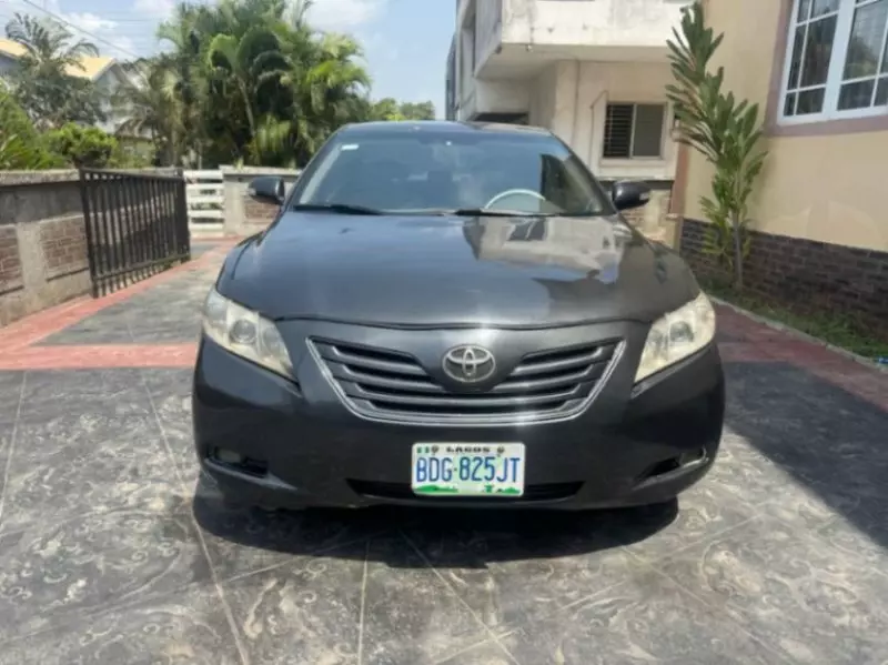 Toyota Camry   - 2009