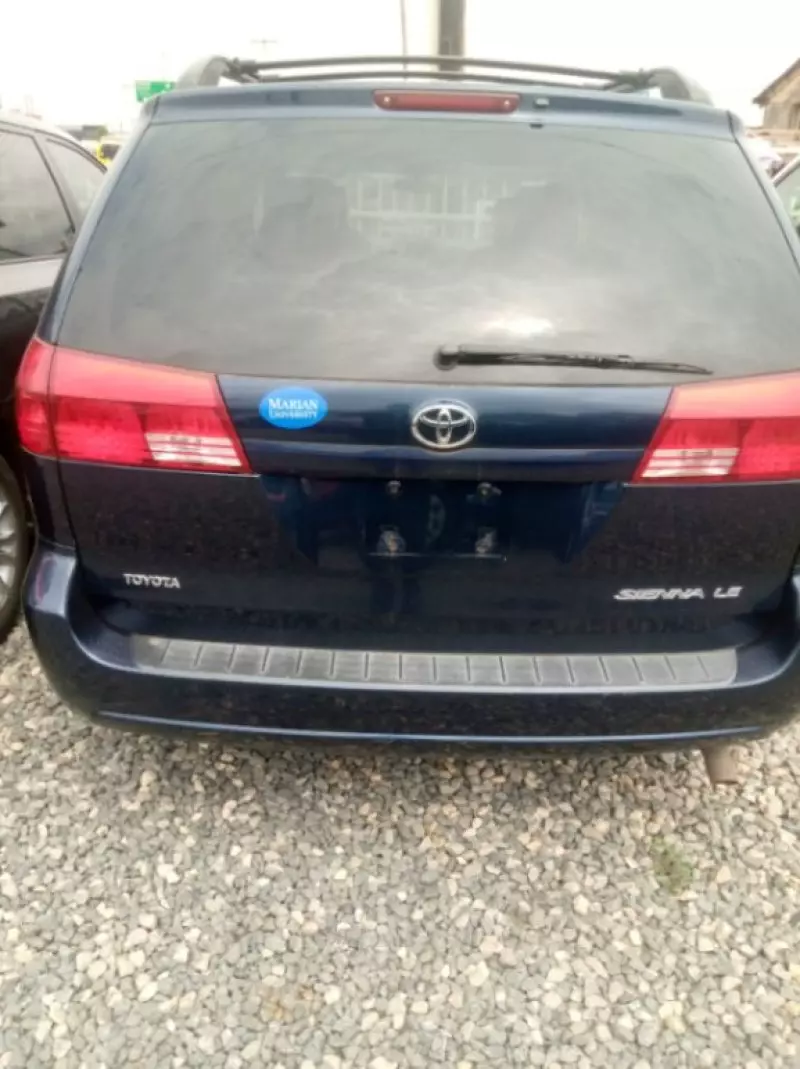 TOYOTA Sienna - 2005