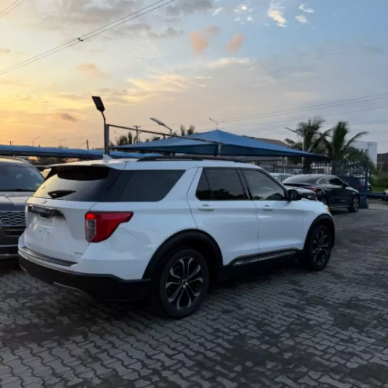 Ford Explorer   - 2020