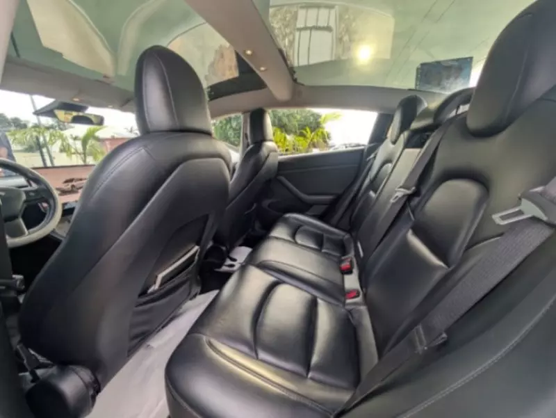 Tesla Model 3   - 2022