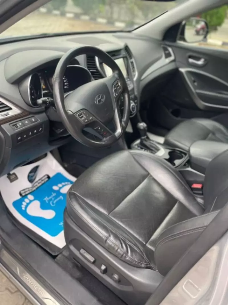 Hyundai Santa Fe   - 2016