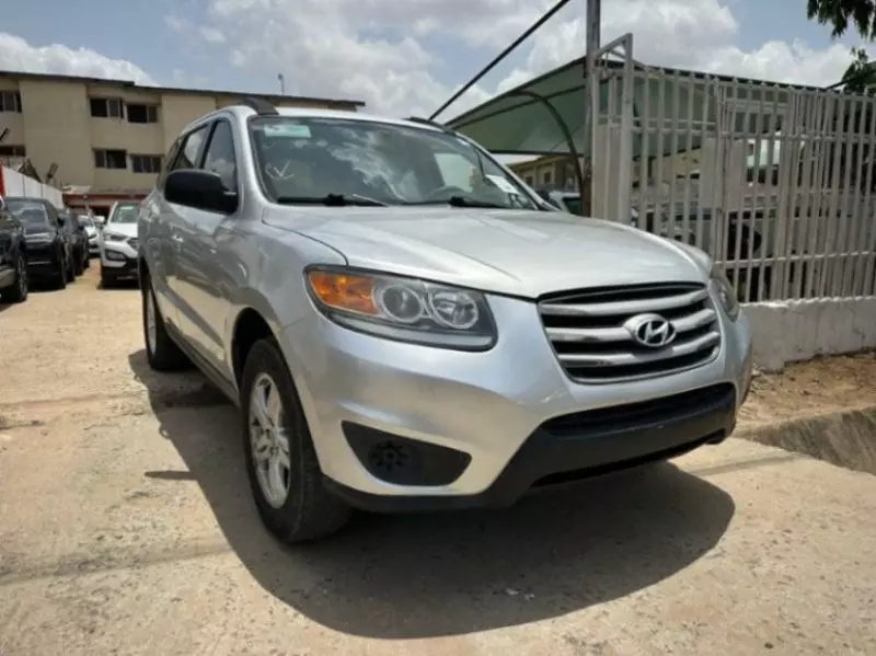 Hyundai Santa Fe   - 2012