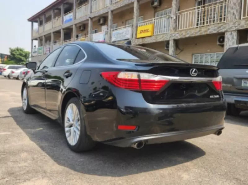 Lexus ES   - 2015