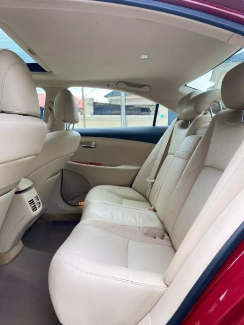 Lexus ES 350   - 2010