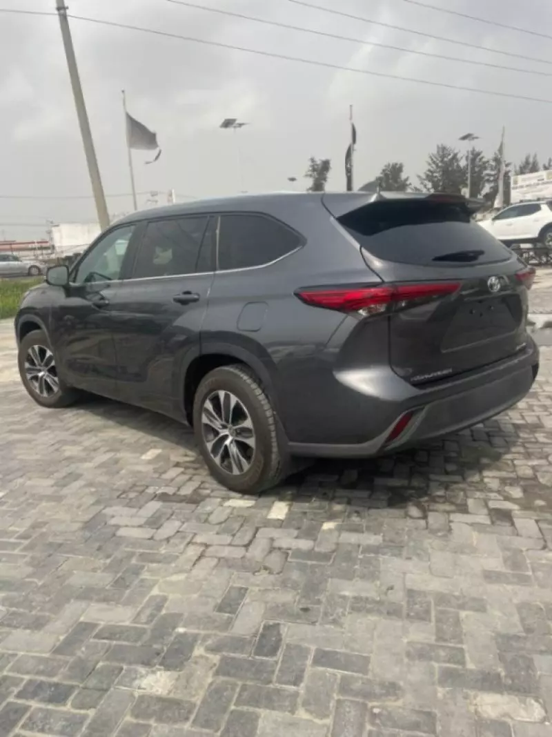 Toyota Highlander   - 2020