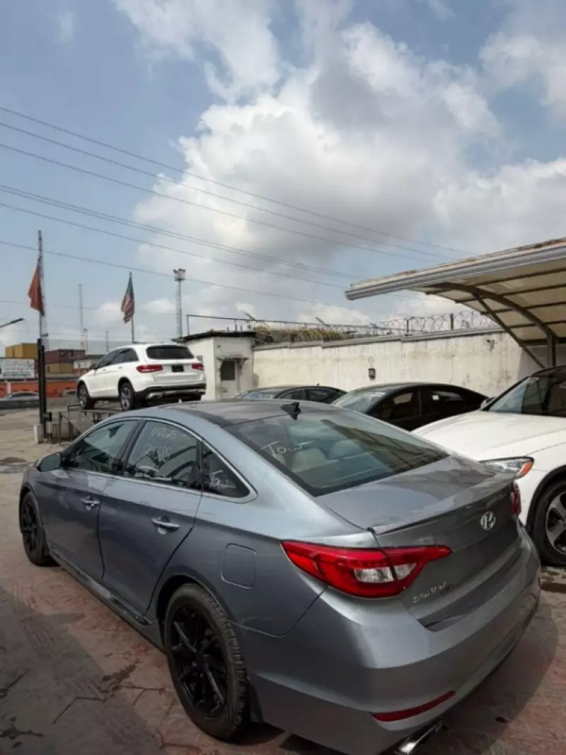 Hyundai Sonata   - 2015