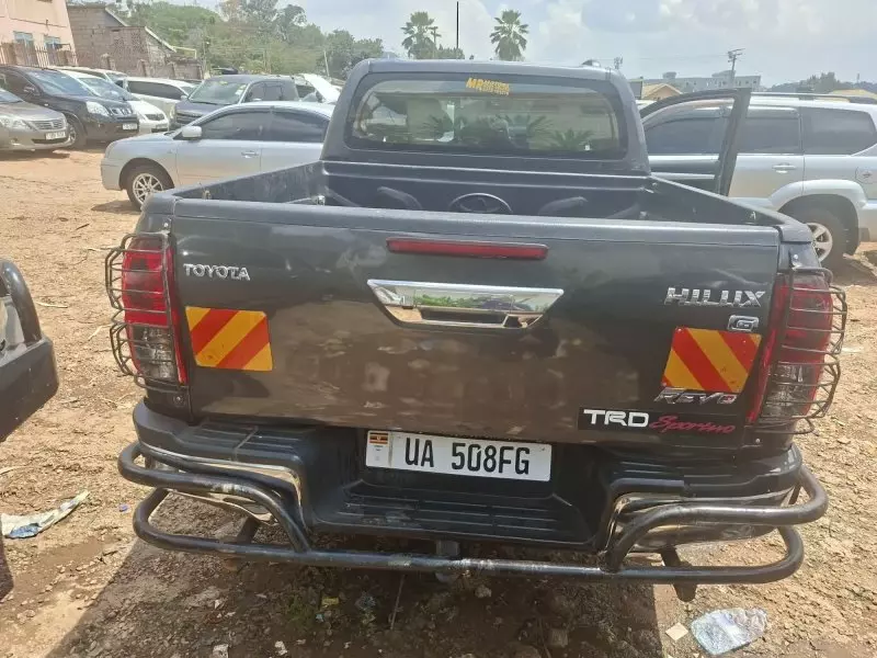 TOYOTA Hilux   - 2015