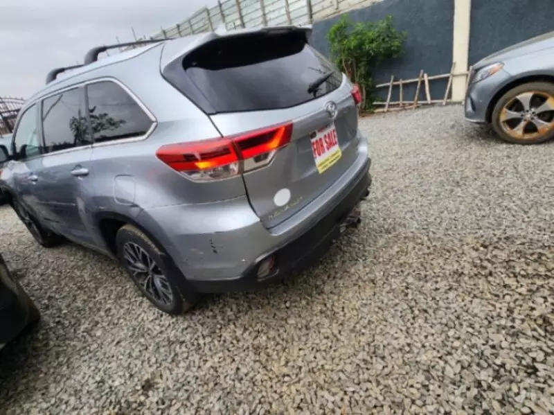 Toyota Highlander   - 2015