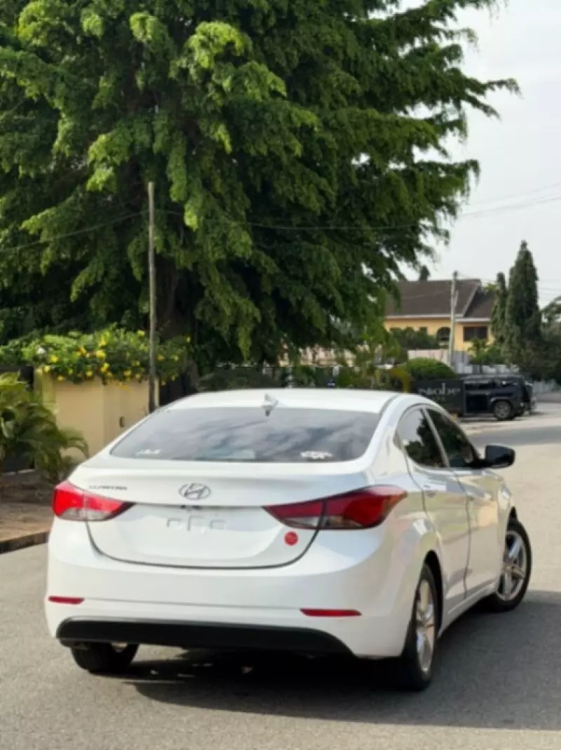 Hyundai Elantra   - 2015