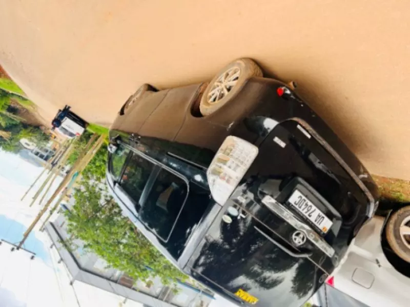 TOYOTA Noah   - 2011