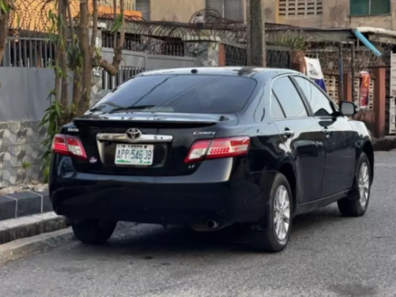 Toyota Camry   - 2011