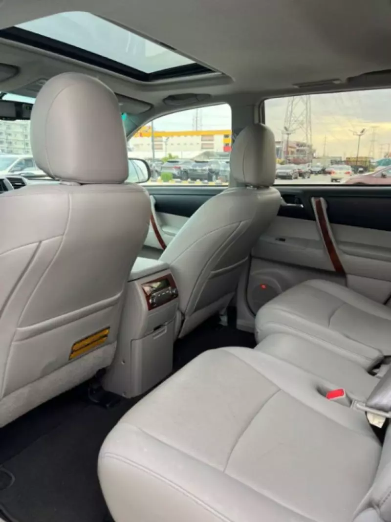 Toyota Highlander   - 2013