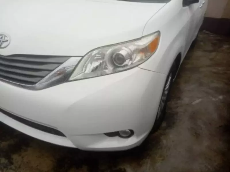 Toyota Sienna - 2013