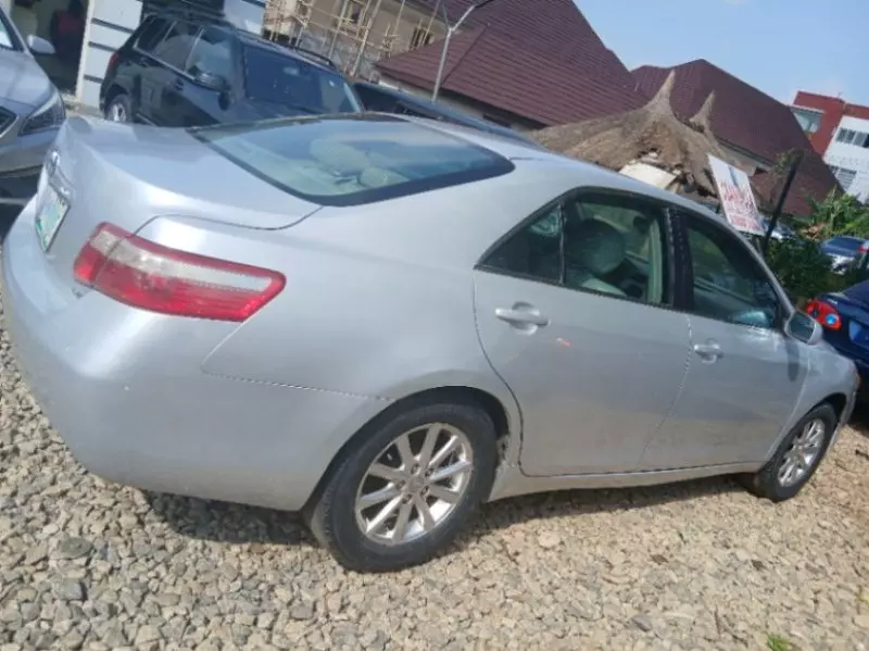 Toyota Camry   - 2009
