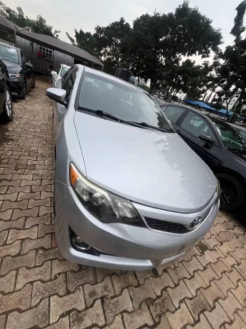 TOYOTA Camry - 2012